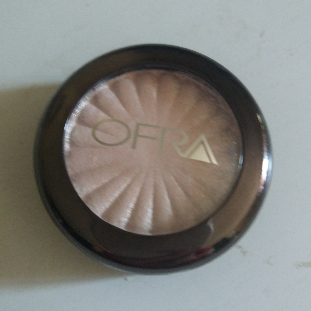 Ofra mini highlighter in Pillowtalk